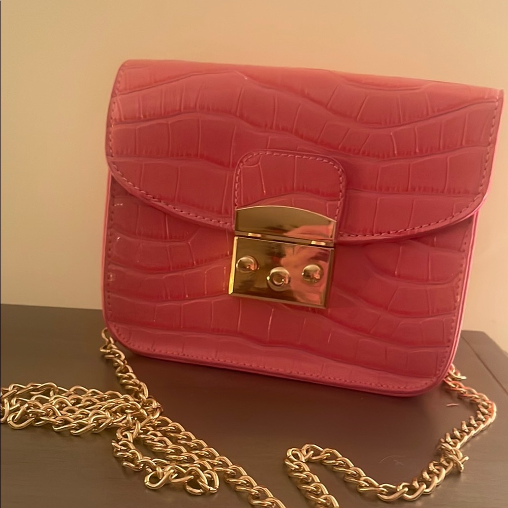 VENUS Pink Croc Embossed Bag With Gold Chain